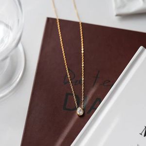 Collier tendance classique en acier inoxydable plaqué or 18 carats avec pendentif zircon blanc pour occasions spéciales, vente en gros de bijoux - Product Image 4