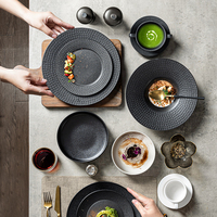 2027 Nieuwe Trends Porseleinen Servies Catering Luxe Restaurant Hotel Hoofdgerechten Matte Zwarte Keramische Dinerborden