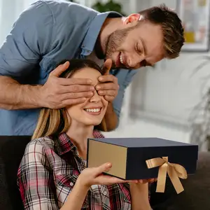 Großhandel Bestseller starre faltbare schwarze goldene Verpackung magnetische Schachteln klappbare Geschenkboxen mit Ihrem Logo