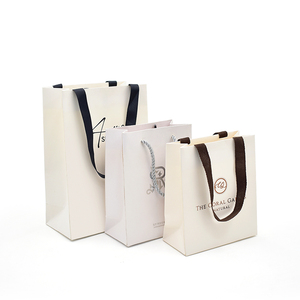 Sacs cadeaux en carton <span class=keywords><strong>kraft</strong></span> rose recyclable de marque pour mariages, anniversaires, célébrations, ajoutant une élégance intemporelle, logo <span class=keywords><strong>personnalisé</strong></span> - Product Image 4