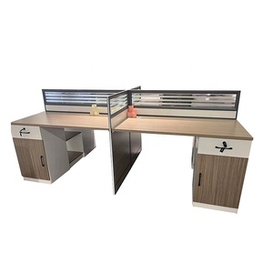 Bureau en MDF de conception de cabine avec armoire de rangement <span class=keywords><strong>fixe</strong></span> Mobilier de bureau <span class=keywords><strong>Ordinateur</strong></span> en bois Bureau des employés <span class=keywords><strong>pour</strong></span> 4 personnes - Product Image 1