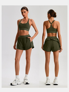 ชุดโยคะ 2 ชิ้น เนื้อผ้านุ่มลื่น ระบายอากาศ แห้งเร็ว ดีไซน์เสื้อชั้นในแบบ Racerback กางเกงขาสั้นเอวสูงมีกระเป๋า เหมาะสำหรับโยคะ วิ่ง และออกกำลังกาย - Product Image 2