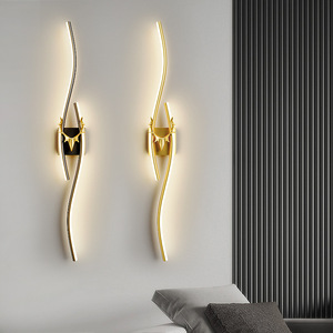 Lámpara de Pared Moderna de Lujo Negra y Dorada para Dormitorio, Luz de Noche Curva Larga, Decorativa para Interior de Cama - Product Image 1