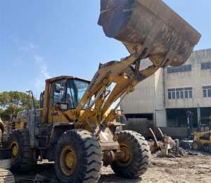 Chargeur sur pneus Komatsu fabriqué au Japon WA400 chargeur frontal Komatsu 4 tonnes pas cher 3.2cbm prix bas en vente - Product Image 6