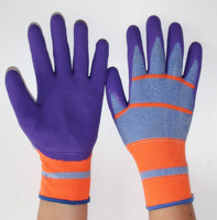 Gants de sécurité SUNCEND personnalisables en gros, haute qualité, 13 jauges, en polyester noir, avec paume enduite de micro-mousse de nitrile et doublure verte et rouge