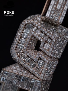 <span class=keywords><strong>Pendentif</strong></span> vertical personnalisé en <span class=keywords><strong>or</strong></span> rose 10K avec <span class=keywords><strong>initiale</strong></span> ou nom, serti de diamants de laboratoire taillés irrégulièrement de 3 pouces - Product Image 6