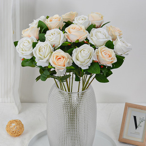 Bouquet de roses artificielles en soie, fleurs en velours rouge pour décorations murales de mariage, décoration du festival Qixi - Product Image 3