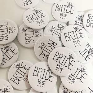 Ensemble de badges pour l'équipe de <span class=keywords><strong>la</strong></span> mariée, écharpe de future mariée avec épingle pour <span class=keywords><strong>la</strong></span> fête prénuptiale, soirées entre filles, décorations et fournitures - Product Image 3