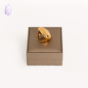 Anillo de Compromiso Clásico Minimalista para Mujer, de Acero Inoxidable Grueso, con Superficie Lisa, Diseño Moderno para Dedo Grande, Chapado en Oro de 18K, <span class=keywords><strong>Darin</strong></span> - Product Image 6