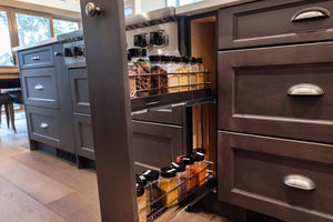 Meubles de cuisine sur mesure OEM CANA, style shaker traditionnel, armoires en bois peint foncé de luxe avec grand îlot central pour projet d'appartement - Product Image 2