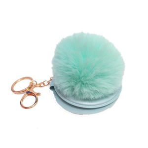 Miroir de maquillage double face pliable portable <span class=keywords><strong>en</strong></span> gros, avec <span class=keywords><strong>pompon</strong></span> <span class=keywords><strong>en</strong></span> <span class=keywords><strong>fourrure</strong></span>, à suspendre au sac à main ou comme porte-clés - Product Image 3