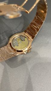 Montre pour femme élégante et colorée sertie de cristaux de diamant, mouvement mécanique de haute qualité, verre saphir, sur mesure - Product Image 4