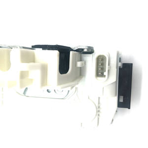 Cerradura de Puerta Central Trasera Izquierda para Mercedes-Benz E350M W204 W212 W218, Cerradura de 4 Pines, Categoría de Producto: Cerraduras de Puerta, Modelo No. A2047302735 - Product Image 4