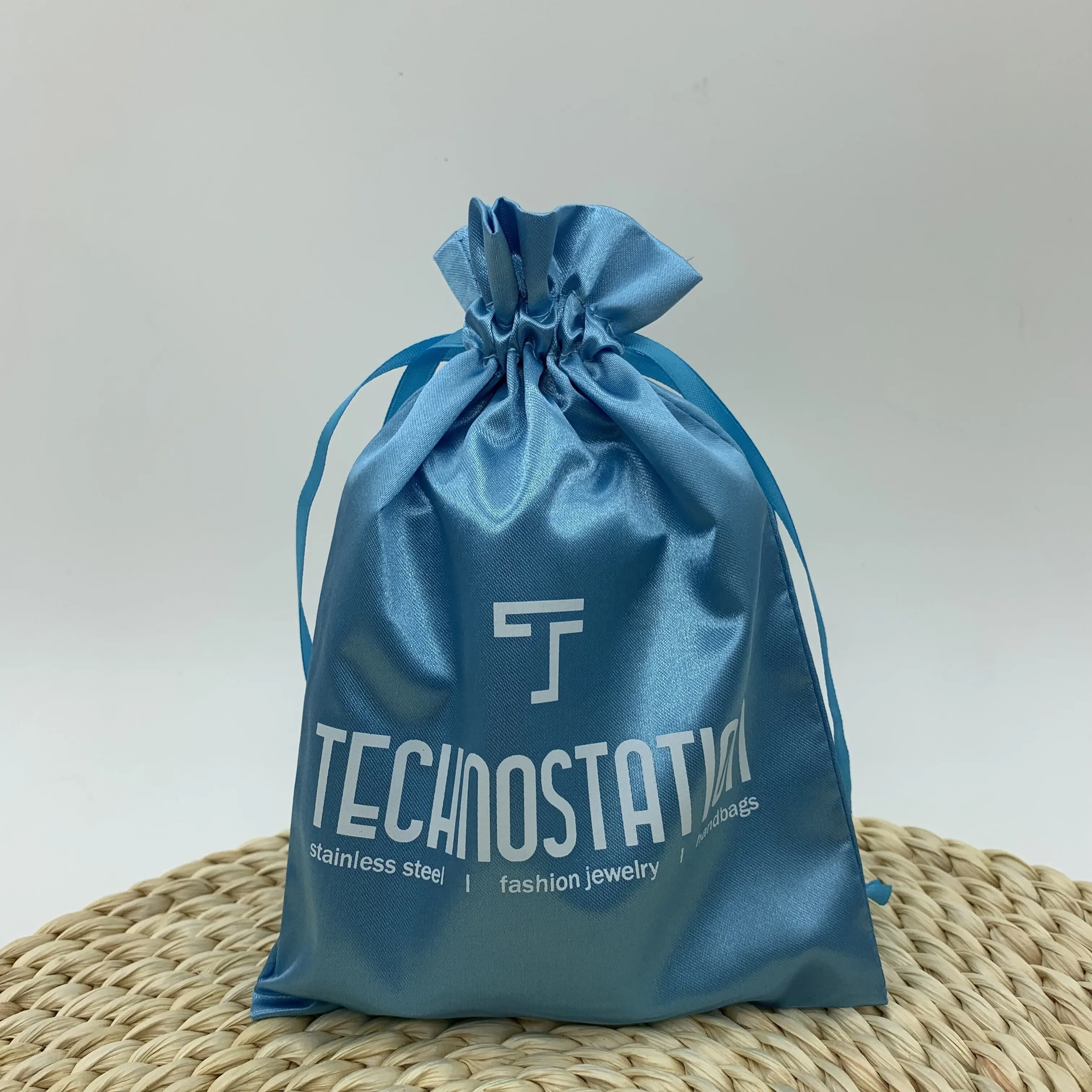Sacchetto d'imballaggio del sacchetto del regalo di natale dei gioielli del raso blu di vendita calda con la stampa di Logo entrambi i lati