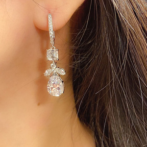 Pendientes de Oreja con Diseño de Hojas Florales en Forma de Lágrima para Mujer, Joyería de Moda para Uso Diario y Fiestas - Product Image 4