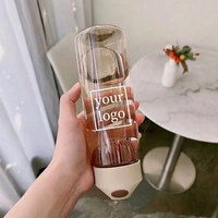 Bouteille d'eau haute capacité en PP pour extérieur avec infuseur à thé, sangle de transport et système anti-fuite pour usage général