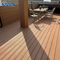 Revêtement de sol composite en plastique recyclé et bois durable, écologique pour la cour, terrasse extérieure en WPC