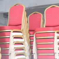 Ensemble de mobilier d'hôtel de luxe rouge empilable en métal chromé durable pour mariages, restaurants, hôpitaux - Canapés et chaises pour les mariés
