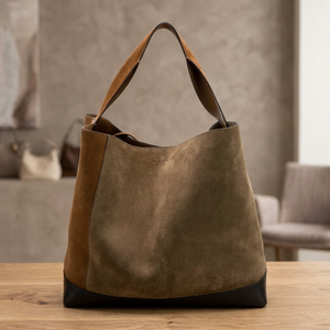 Pochette de luxe pour femme en cuir véritable, résistante à l'eau, design élégant, personnalisable avec logo imprimé, durable, légère, avec fermeture éclair - Product Image 1