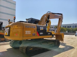 รถขุดตีนตะขาบ CAT 320D มือสองจากญี่ปุ่นแท้ คุณภาพสูง สำหรับงานก่อสร้าง - Product Image 2