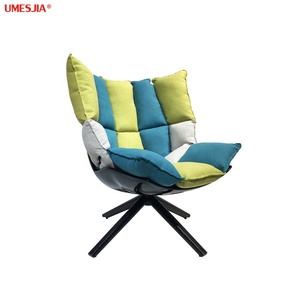 Sillón Moderno de Fibra de Vidrio para Sala de Estar, Estilo Italiano, Silla Husk Giratoria con Patas de <span class=keywords><strong>Metal</strong></span>, Completamente Cubierto con Cojín de Tela - Product Image 1