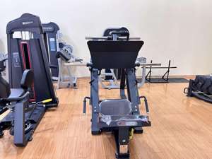 Máquina de prensa de piernas de 45 grados, comercial, con placas de pesas, entrenador de piernas seguro, equipo de entrenamiento de fuerza para ejercitar los músculos de la parte inferior del cuerpo. - Product Image 2
