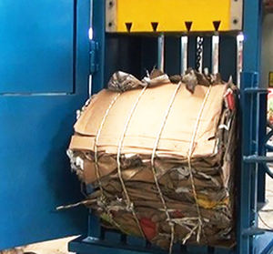 Kleine Balenpers Schroot Papier Doos <span class=keywords><strong>Compactor</strong></span> Papieren Zak Making Machine - Product Image 5