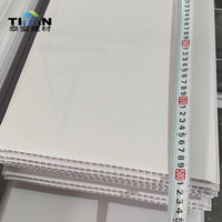 Panel de techo decorativo de madera de cielo falso Techos En Pvc Cielo Raso Tablilla Pvc Tabletas Pvc Satin Sky