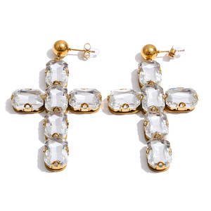 Boucles d'oreilles pendantes en forme de croix en acier inoxydable plaqué or PVD avec cristaux JINYOU 5660 pour femmes, bijoux religieux - Product Image 1