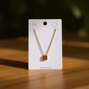 Collier avec pendentif lettre V en acier inoxydable Angelina, plaqué or, minimaliste, à porter tous les jours, 12x14cm - Product Image 2