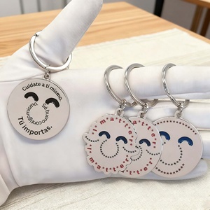 Porte-clés personnalisé en alliage de zinc et cristal, forme lettre, émail souple, vente en gros, logo personnalisé, très demandé - Product Image 1