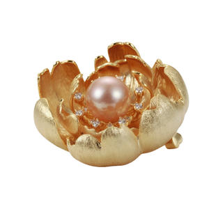 Broche de mode haut de gamme de couleur cuivre avec zircon incrusté de diamants et véritable perle Zhuji Danshui Décoration de veste - Product Image 5
