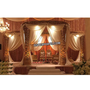 Magnifique Mandap de mariage traditionnel en fibre de verre Delizio, décorations de mariage élégantes sculptées en or, portables, Italie - Product Image 1