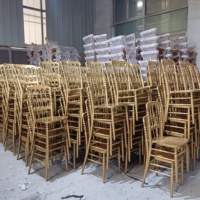 Chaise Napoléon Moderne en Bois Massif pour Hôtels, Mariages, Salons, Extérieur et Appartements - Durable et Empilable