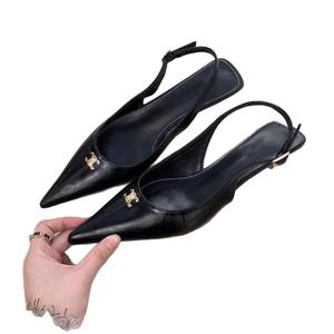 รองเท้าดีไซเนอร์ คอลเลคชั่นฤดูใบไม้ผลิ 2026 รองเท้าส้นเตี้ยแบบเปิดนิ้วเท้าสำหรับสุภาพสตรี หัวแหลม ส้นเข็ม ส้นสูงแบบสวยงาม - Product Image 4