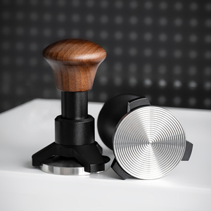 Prensador de Café Manual con Base de Acero Inoxidable y Mango de Madera Ecológico y Duradero de 51 mm, 53 mm, 58 mm, con Resorte y Autonivelación - Product Image 1