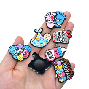 Vente en gros de breloques pour <span class=keywords><strong>chaussures</strong></span> bébé garçon fille cadeaux promotionnels décoration de <span class=keywords><strong>chaussures</strong></span> tétine biberon hôpital travail de bébé breloque pour <span class=keywords><strong>chaussures</strong></span> sabot - Product Image 1