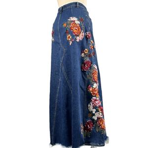 Jupe en jean florale brodée sur mesure pour femme, taille haute, style délavé, collection OEM haute couture - Product Image 4