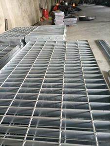 Grille en acier galvanisé à chaud pour jardins urbains - Product Image 1