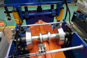 Presse à former des tuiles de toit et des tuiles de gouttière en <span class=keywords><strong>acier</strong></span> de haute qualité, contrôlée par PLC, garantie 1 an. - Product Image 3