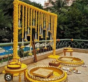 Urli en fibre de grande taille, de forme florale de lotus doré traditionnel et magnifique, diamètre 5,5 pieds, pour la cérémonie Haldi et les mariages - Product Image 2