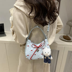 Sac à main en polyester avec fermeture éclair, nouveau style, sac à bandoulière simple pour fille, sac sous le bras avec nœud papillon, vente en gros - Product Image 3