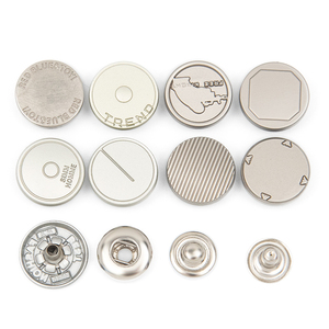 กระดุมโลหะแบบสั่งทำ OEM สำหรับเสื้อคลุมโทบ  วัสดุโลหะผสมสังกะสี  พร้อมโลโก้  กระดุมแป๊กตกแต่ง - Product Image 5