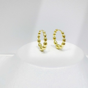 Boucles d'oreilles créoles simples en argent sterling 925 plaqué or 14 carats, style hip-hop classique, géométriques, pour tous les jours, pas chères - Product Image 2