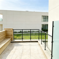 Balustrade en verre sans cadre en acier inoxydable moderne personnalisable avec poteau et main courante pour projets de balcon et d'escalier