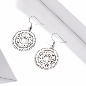 Boucles d'oreilles pendantes en filigrane, acier inoxydable plaqué or 14 carats, ajourées, rondes, à crochet, 45 × 28 mm - Product Image 1