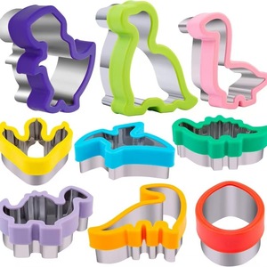 Juego de Cortadores de Galletas con Forma de Dinosaurios y Dibujos Animados - Cortador de Alimentos de Acero Inoxidable con Borde de Silicona para Niños - Product Image 1