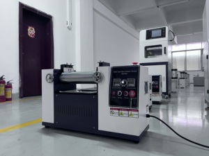 Laboratorium Kleine Open Molen 0.1-0.5Kg Batchcapaciteit Variabele Frequentie Snelheid 0-30r/Min Met Omron Temperatuurregeling 3kw - Product Image 3