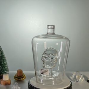Botella <span class=keywords><strong>de</strong></span> Vidrio <span class=keywords><strong>de</strong></span> Borosilicato Vacía <span class=keywords><strong>de</strong></span> 1000 ml al por Mayor para <span class=keywords><strong>Vodka</strong></span>, Tequila, Whisky, Botella <span class=keywords><strong>de</strong></span> Licor Transparente con <span class=keywords><strong>Forma</strong></span> <span class=keywords><strong>de</strong></span> <span class=keywords><strong>Calavera</strong></span> - Product Image 1