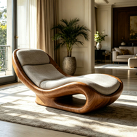 Chaise longue individuelle de forme organique moderne avec structure en fibre de verre durable à effet bois et revêtement en tissu gris clair moelleux